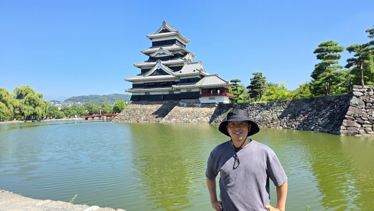 성을 배경으로